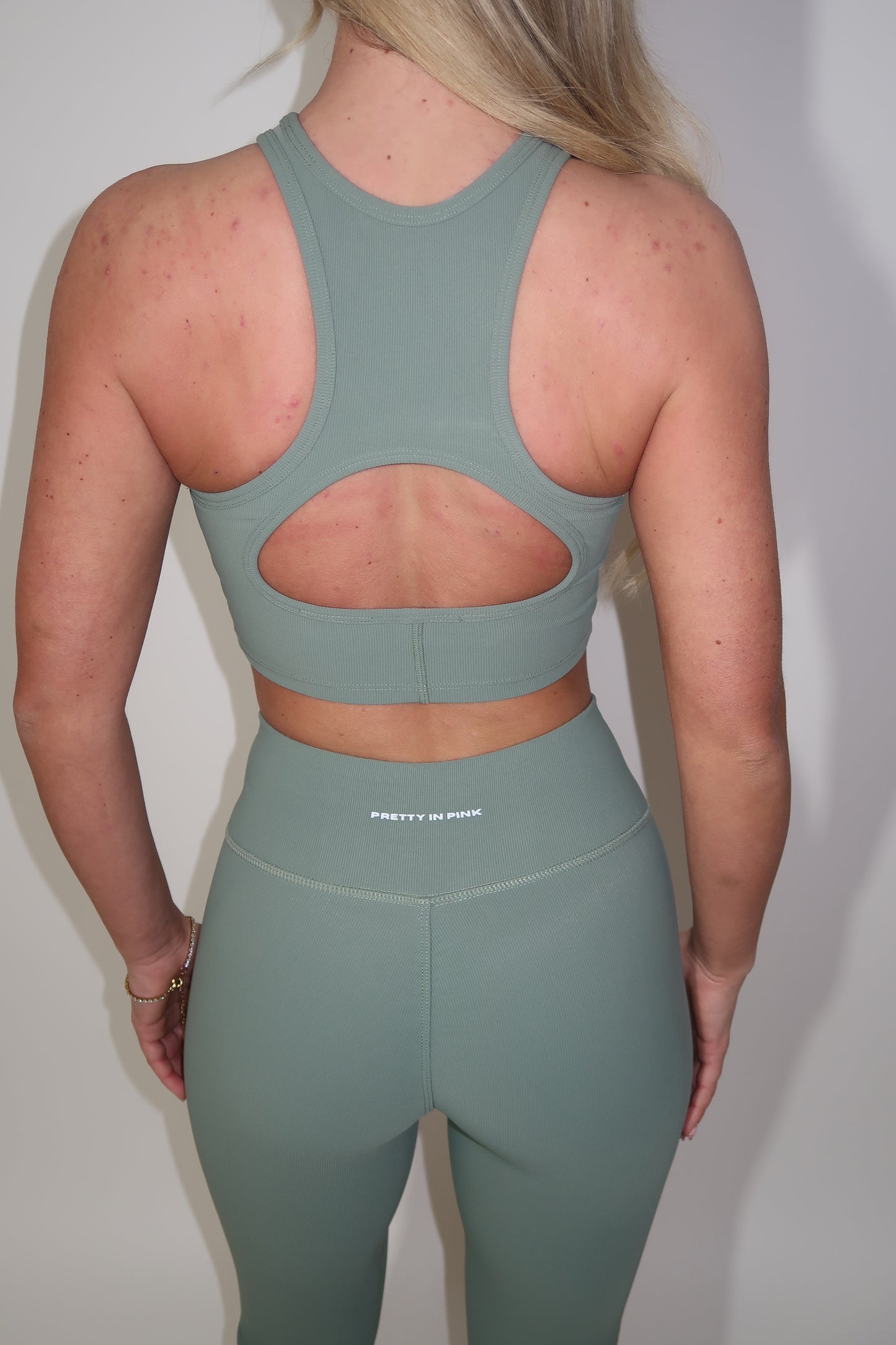 GYM GIRL ERA EXCLUSIVE Sage green sculpt silhouette top