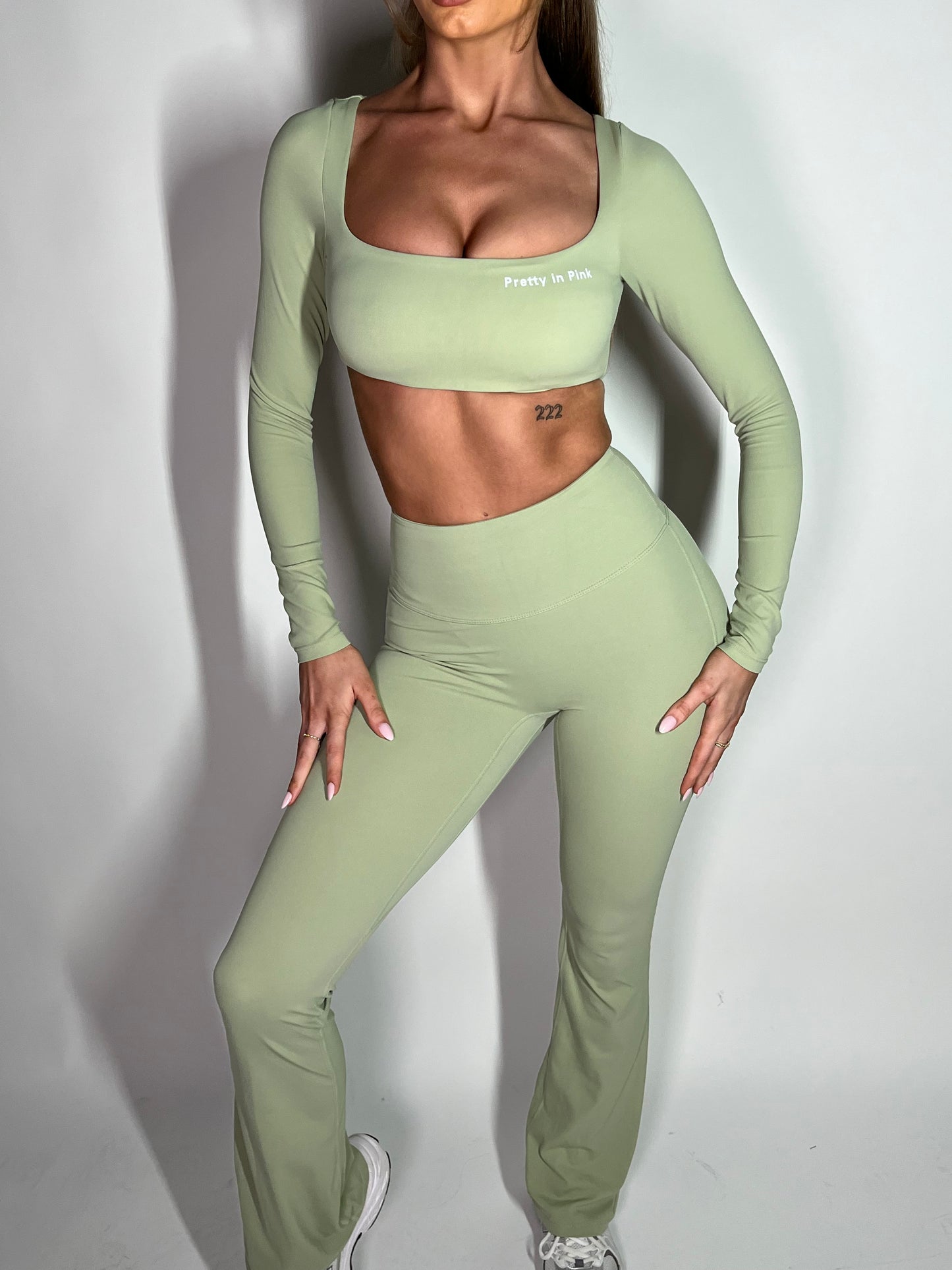 GYM GIRL ERA EXCLUSIVE Olive Sculpt square neck top