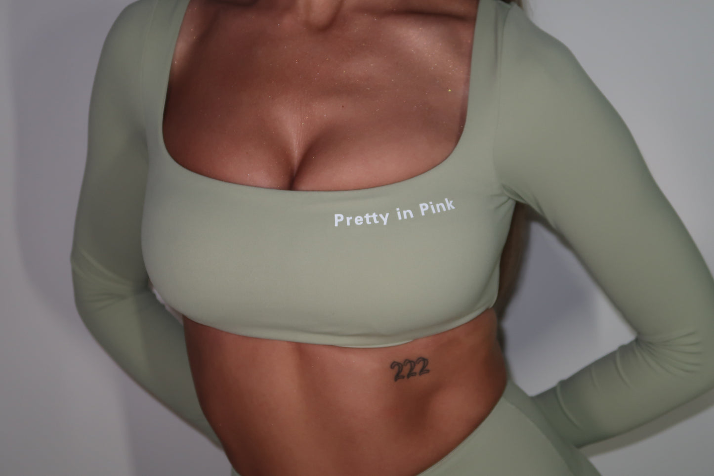 GYM GIRL ERA EXCLUSIVE Olive Sculpt square neck top