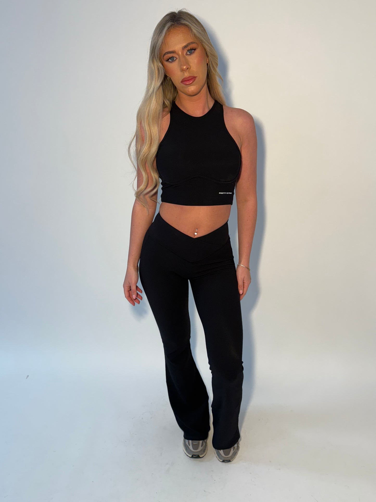 GYM GIRL ERA EXCLUSIVE Black sculpt V waist flared bottoms