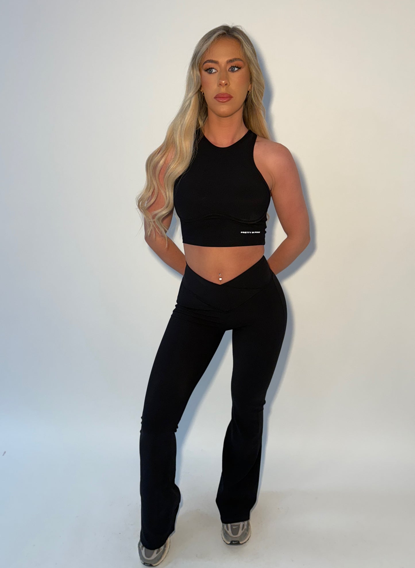 GYM GIRL ERA EXCLUSIVE Black sculpt V waist flared bottoms