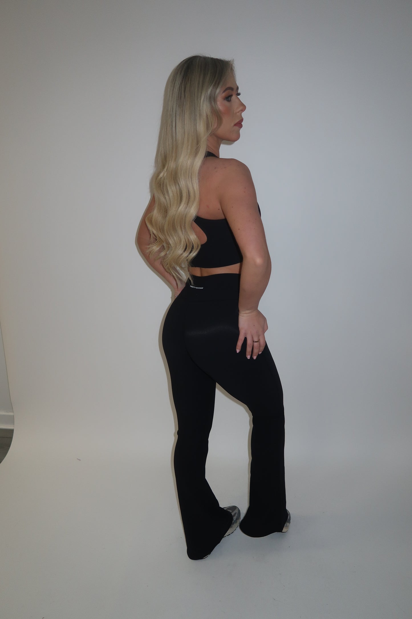 GYM GIRL ERA EXCLUSIVE Black sculpt V waist flared bottoms