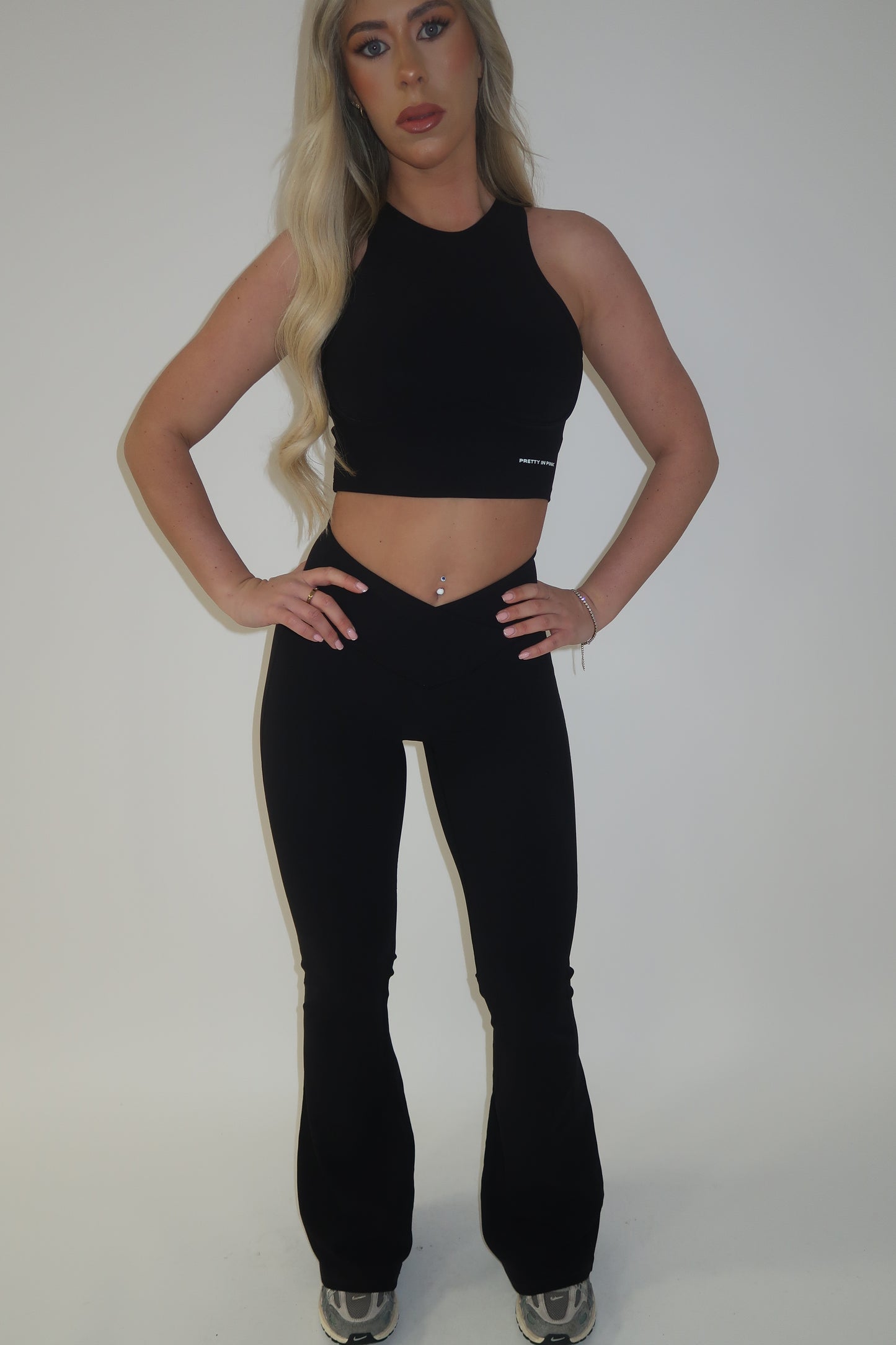 GYM GIRL ERA EXCLUSIVE Black sculpt V waist flared bottoms