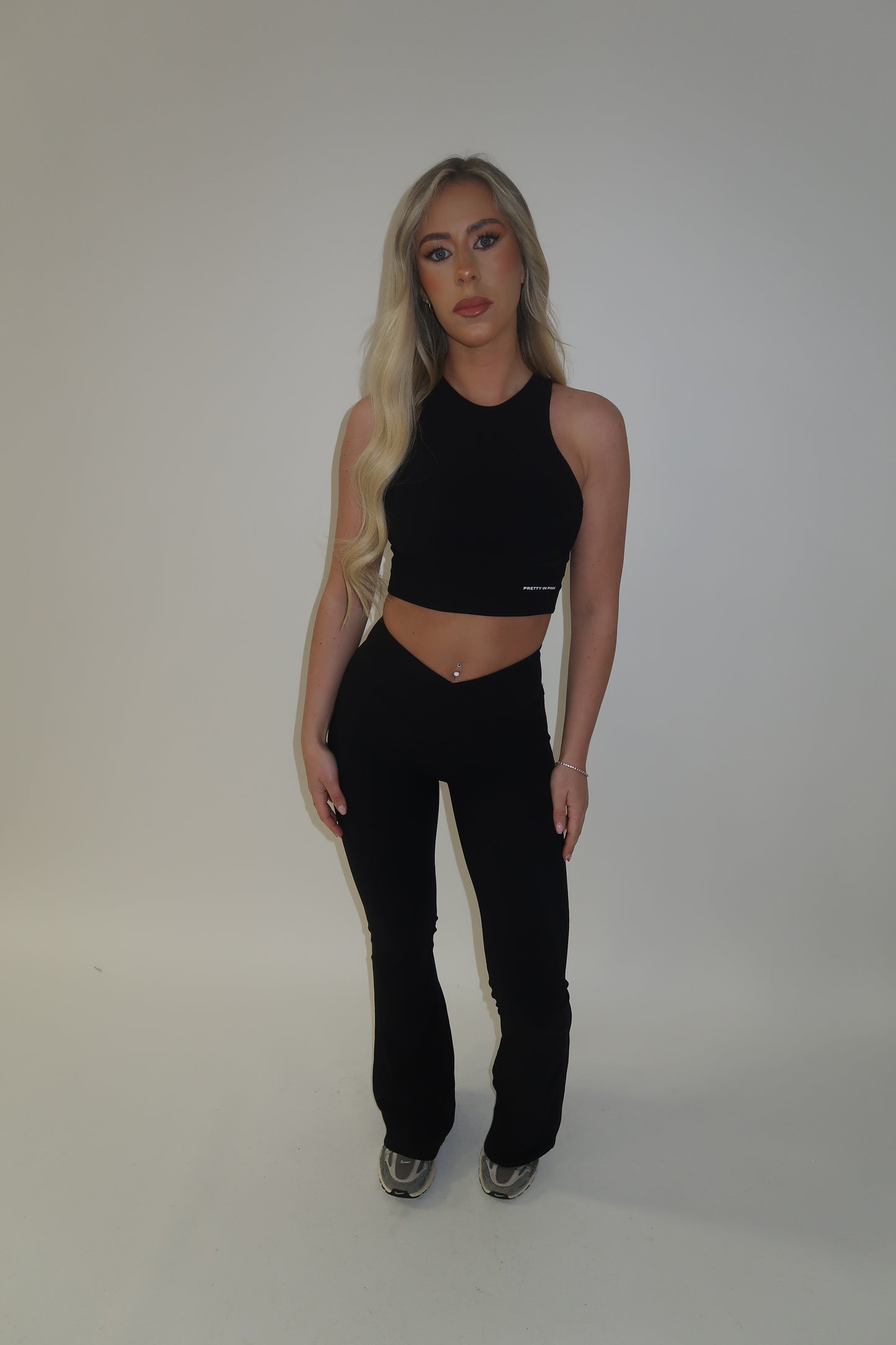 GYM GIRL ERA EXCLUSIVE Black sculpt V waist flared bottoms