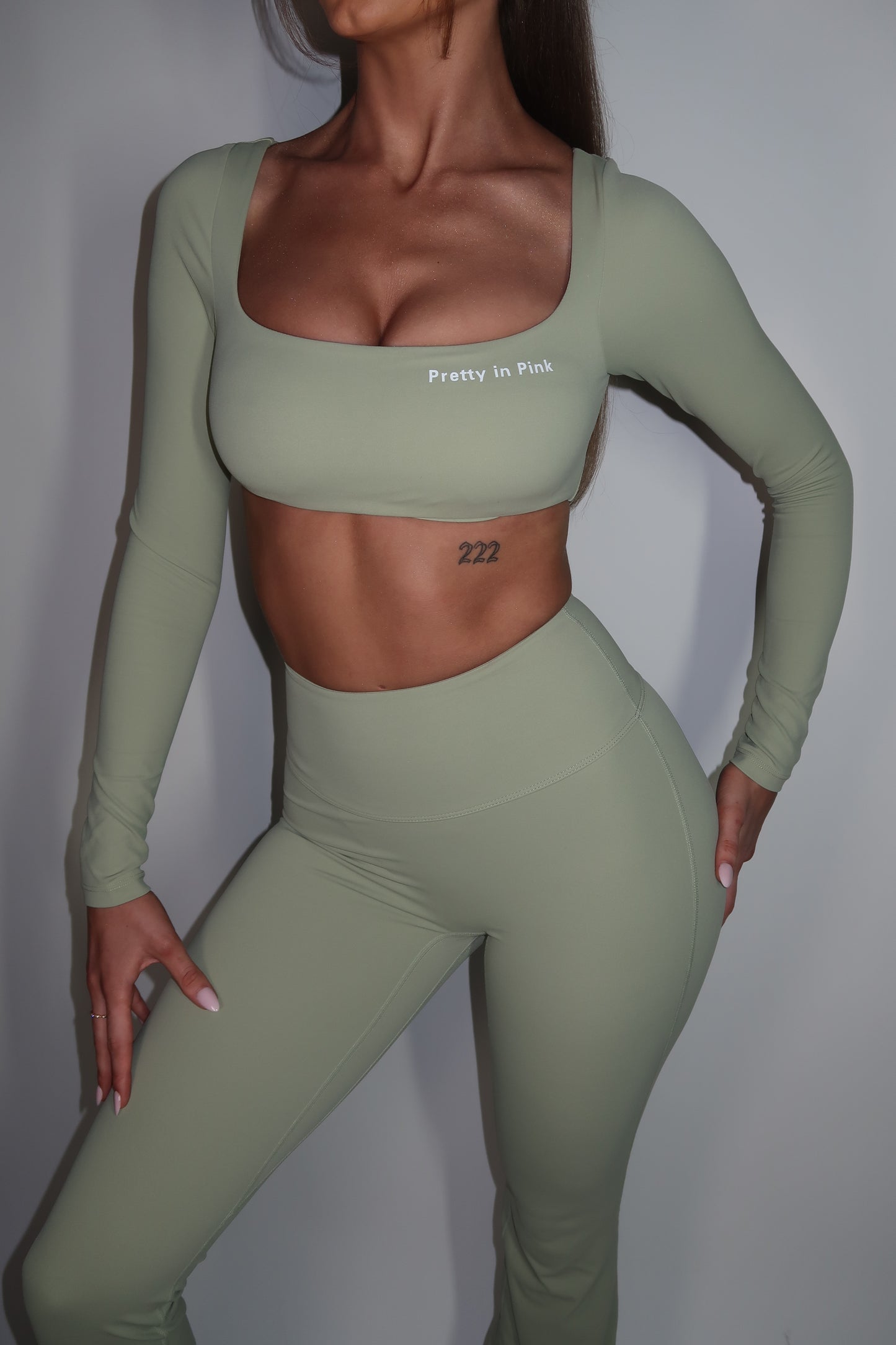 GYM GIRL ERA EXCLUSIVE Olive Sculpt square neck top