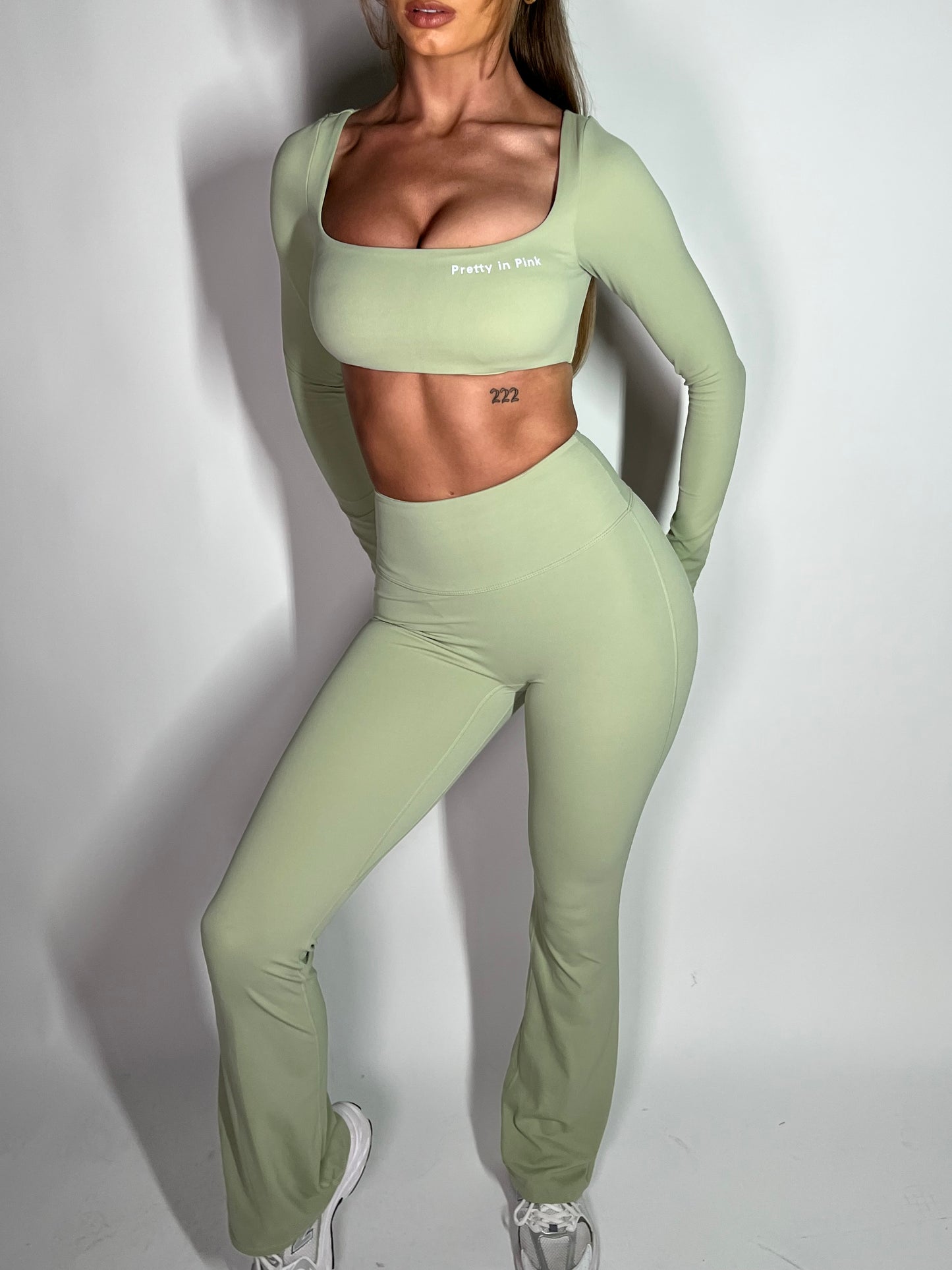 GYM GIRL ERA EXCLUSIVE Olive Sculpt square neck top