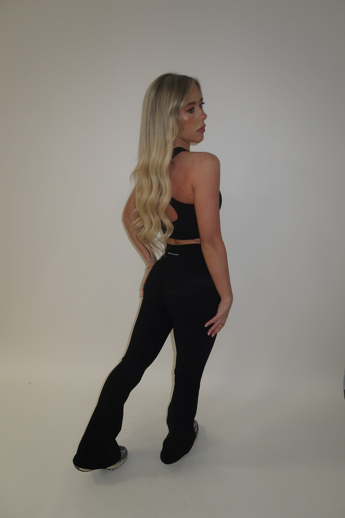 GYM GIRL ERA EXCLUSIVE Black sculpt V waist flared bottoms