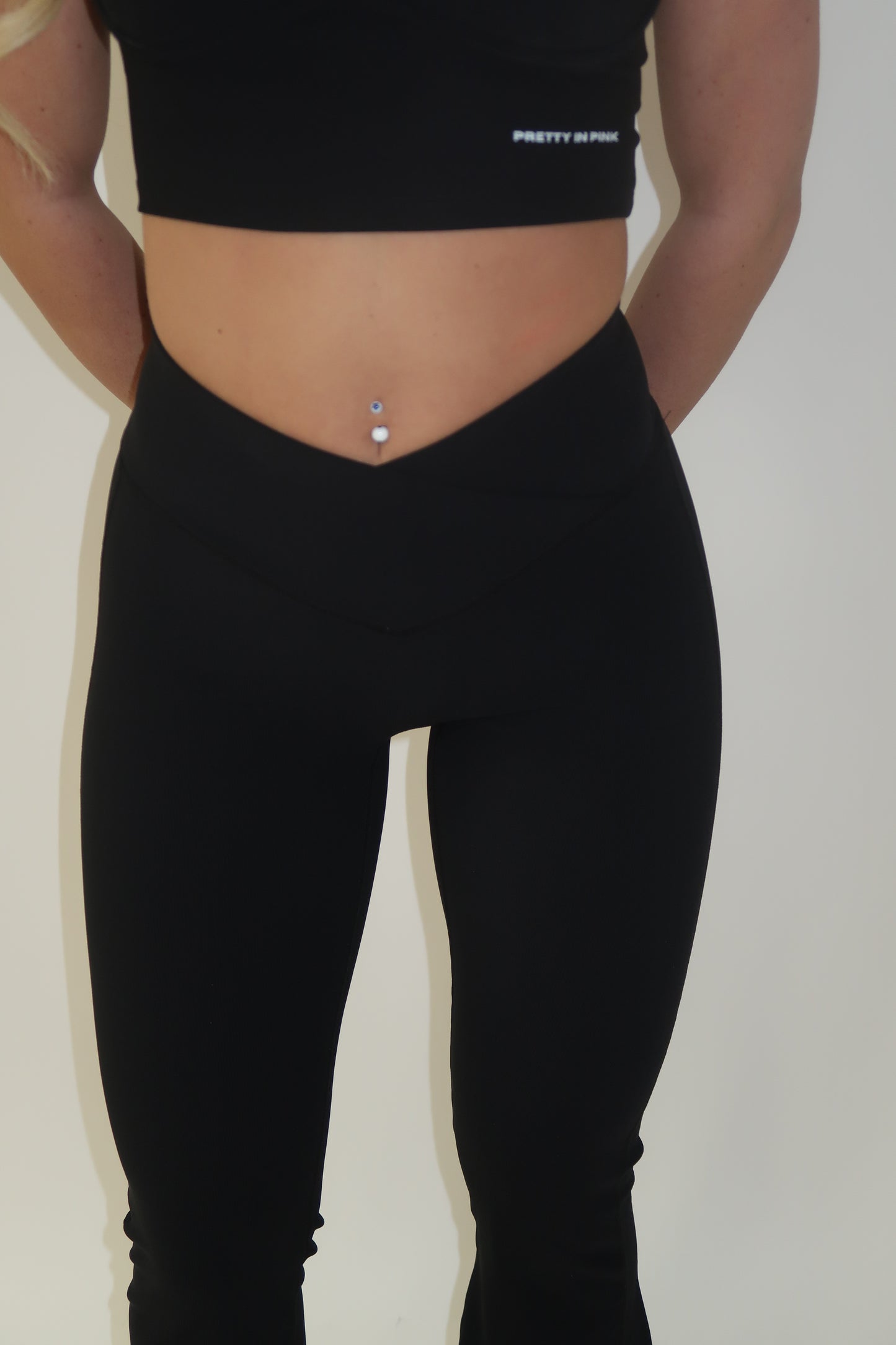GYM GIRL ERA EXCLUSIVE Black sculpt V waist flared bottoms