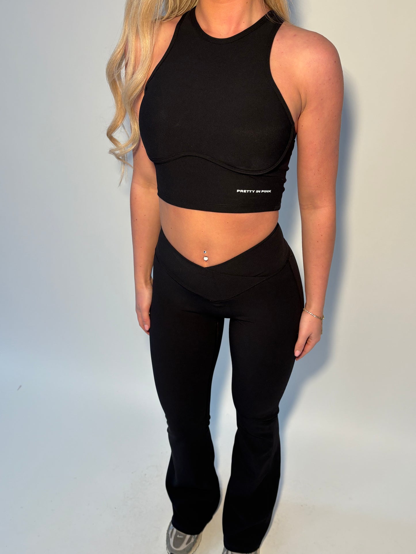 GYM GIRL ERA EXCLUSIVE Black sculpt V waist flared bottoms