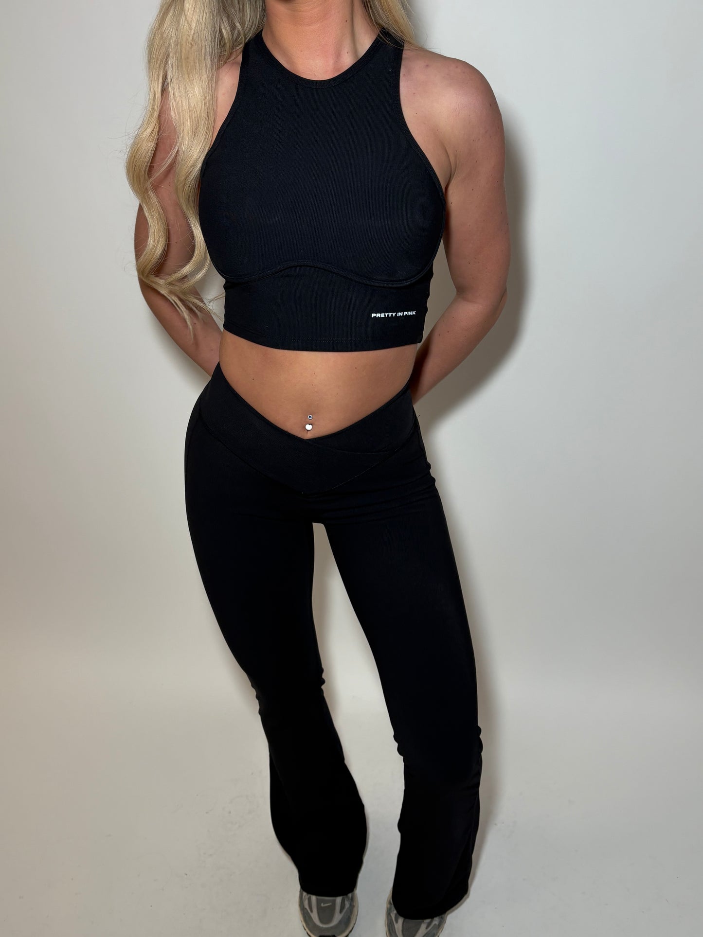 GYM GIRL ERA EXCLUSIVE Black sculpt V waist flared bottoms